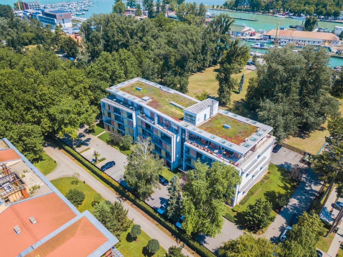 Mf Villa Azur Wellness Apartment Siófok Esterno foto